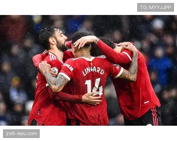 曼联深陷低谷:战绩持续低迷引发球迷与专家高度关注 曼联深陷低谷:战绩持续低迷引发球迷与专家高度关注