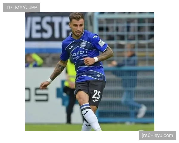 爱尔兰球迷以激情歌声点燃世界杯氛围,团结热情彰显状态回暖 爱尔兰球迷以激情歌声点燃世界杯氛围,团结热情彰显状态回暖