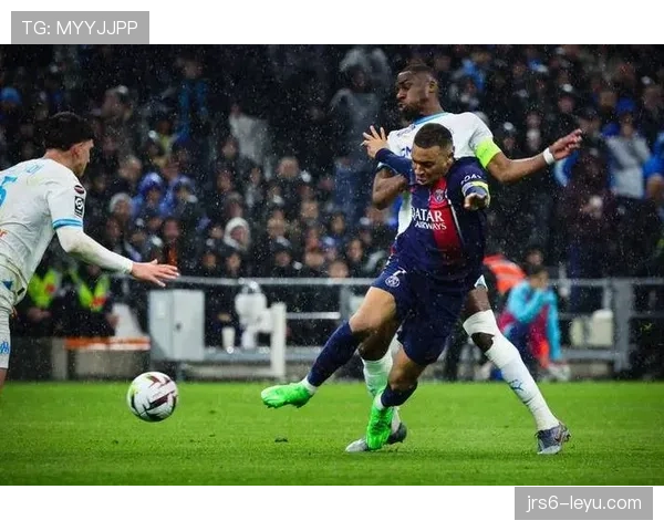 法甲焦点战:巴黎圣日耳曼主场迎战马赛,全力争胜抢夺关键三分 法甲焦点战:巴黎圣日耳曼主场迎战马赛,全力争胜抢夺关键三分