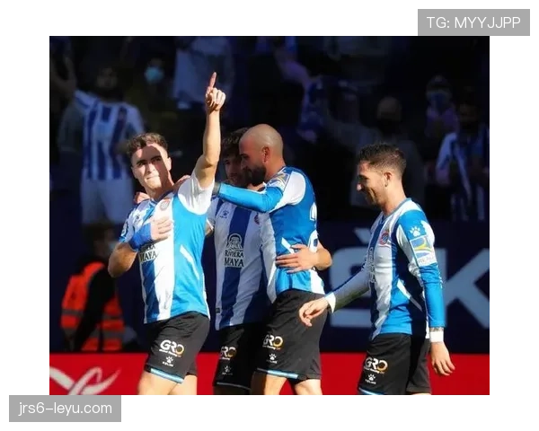 莱斯特城边路进攻势如破竹,状态回暖引球迷热议 莱斯特城边路进攻势如破竹,状态回暖引球迷热议