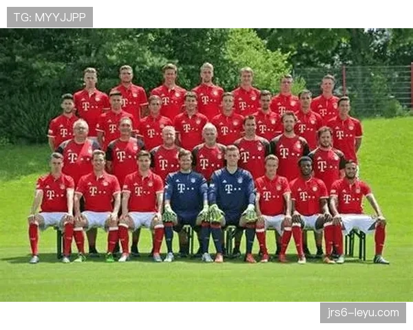 拜仁慕尼黑深陷战术困局：高位逼抢失灵，豪门地位遭遇空前挑战